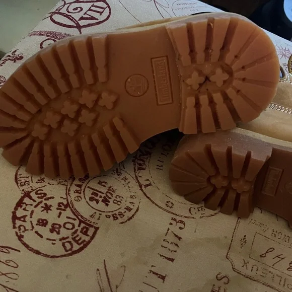 Timberlands Size 6M - Picture 4 of 4